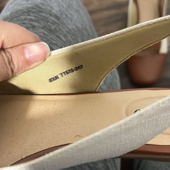 Trotters square toe neutral flats, size 8.5 but fit like a 7